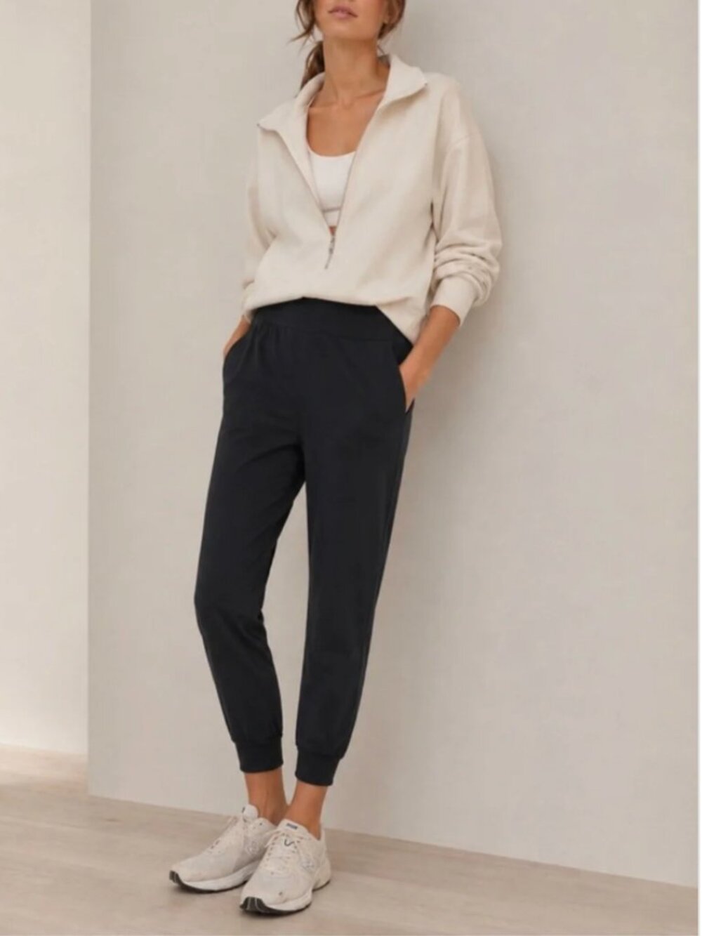 Varley Siena Black Joggers Pants Cropped Tapered Travel Pants Athleisure Bottom